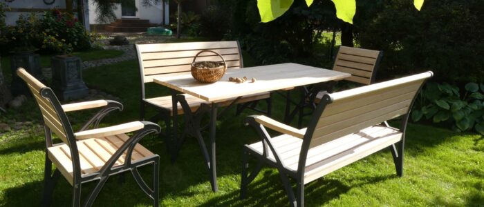 Meble ogrodowe drewniane krzesła stół ławka